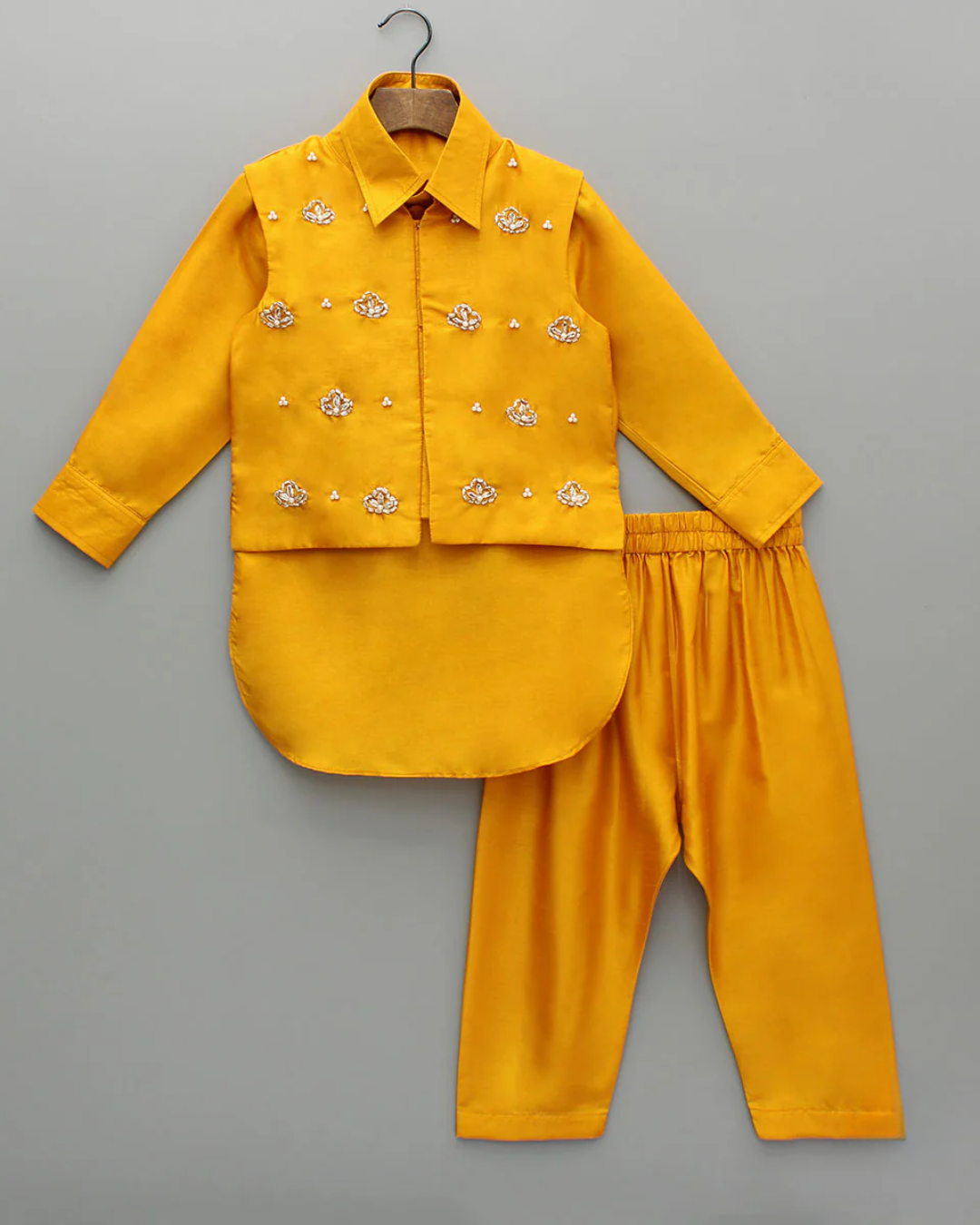 Boy's ethnic kurta pajama set for wedding wear