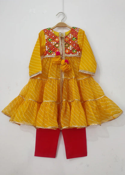 Girls Yellow Patola Kurta Pyjama Set