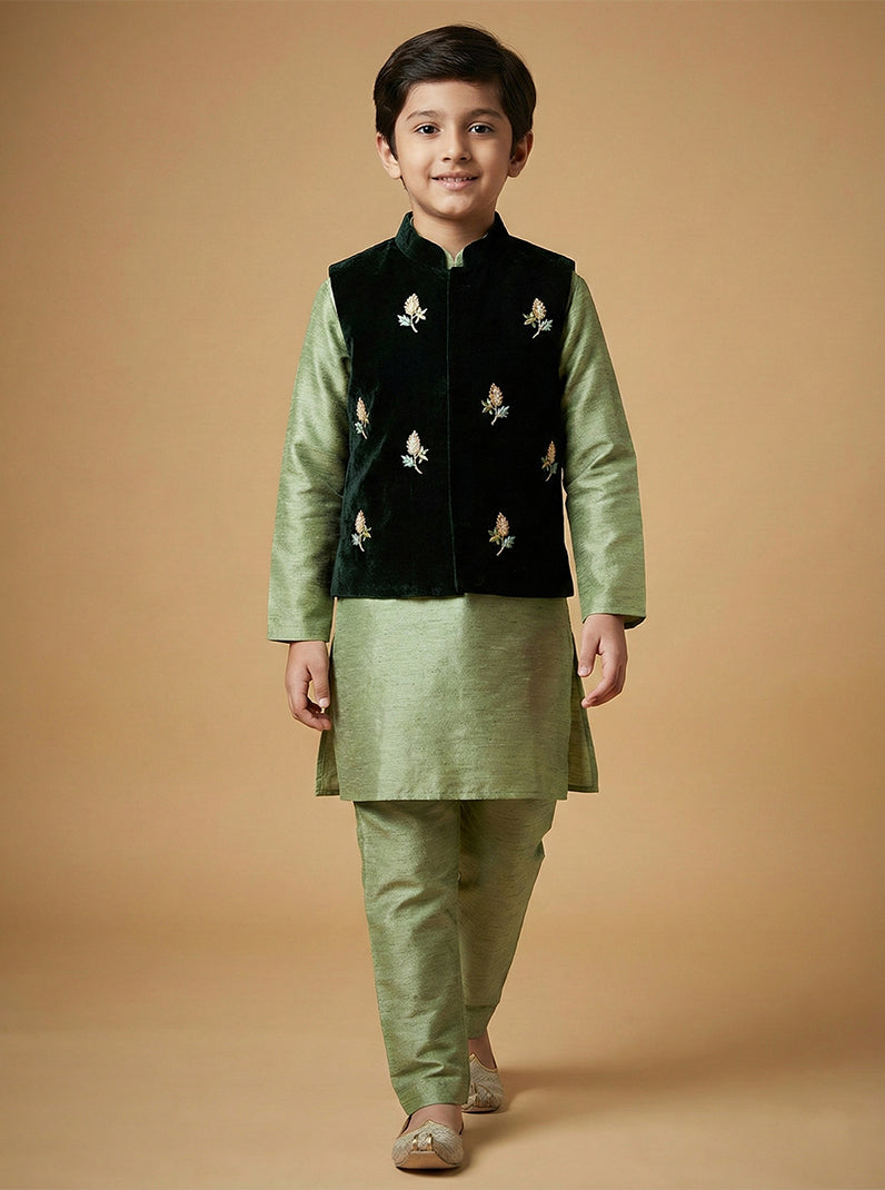 Boys ethnic kurta pajama set for festival
