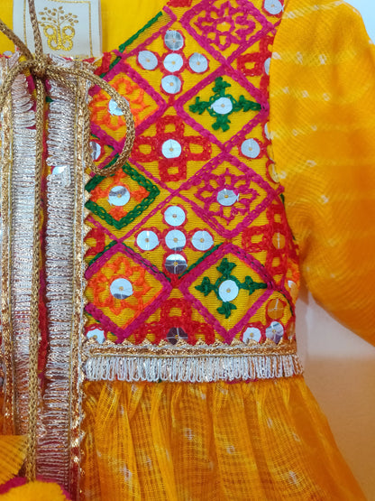 Girls Yellow Patola Kurta Pyjama Set