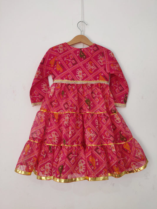 Girls Pink & Green Patola Kurta Pyjama