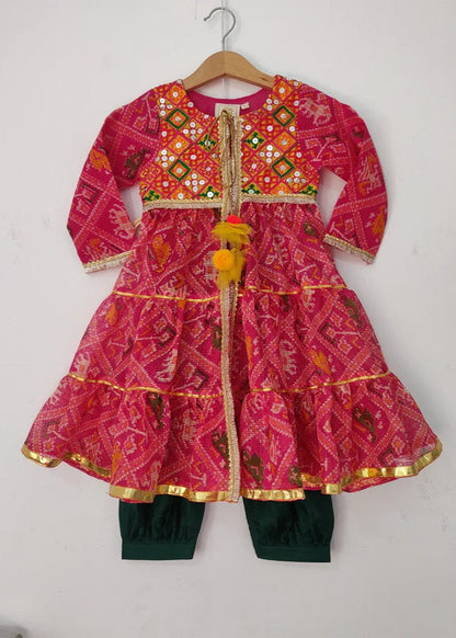 Girls Pink & Green Patola Kurta Pyjama - BYB PREMIUM