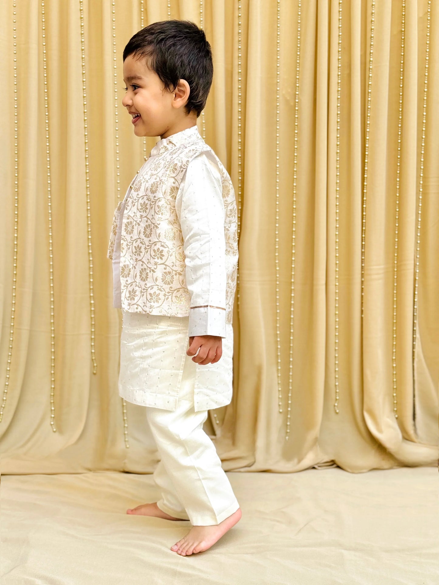 Off-White Kurta Pyjama with Brocade Bandi for Boys