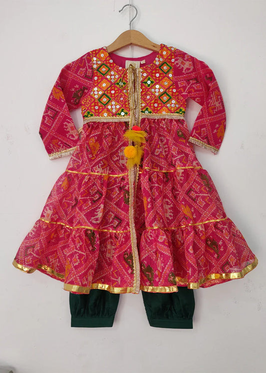 Girls Pink & Green Patola Kurta Pyjama